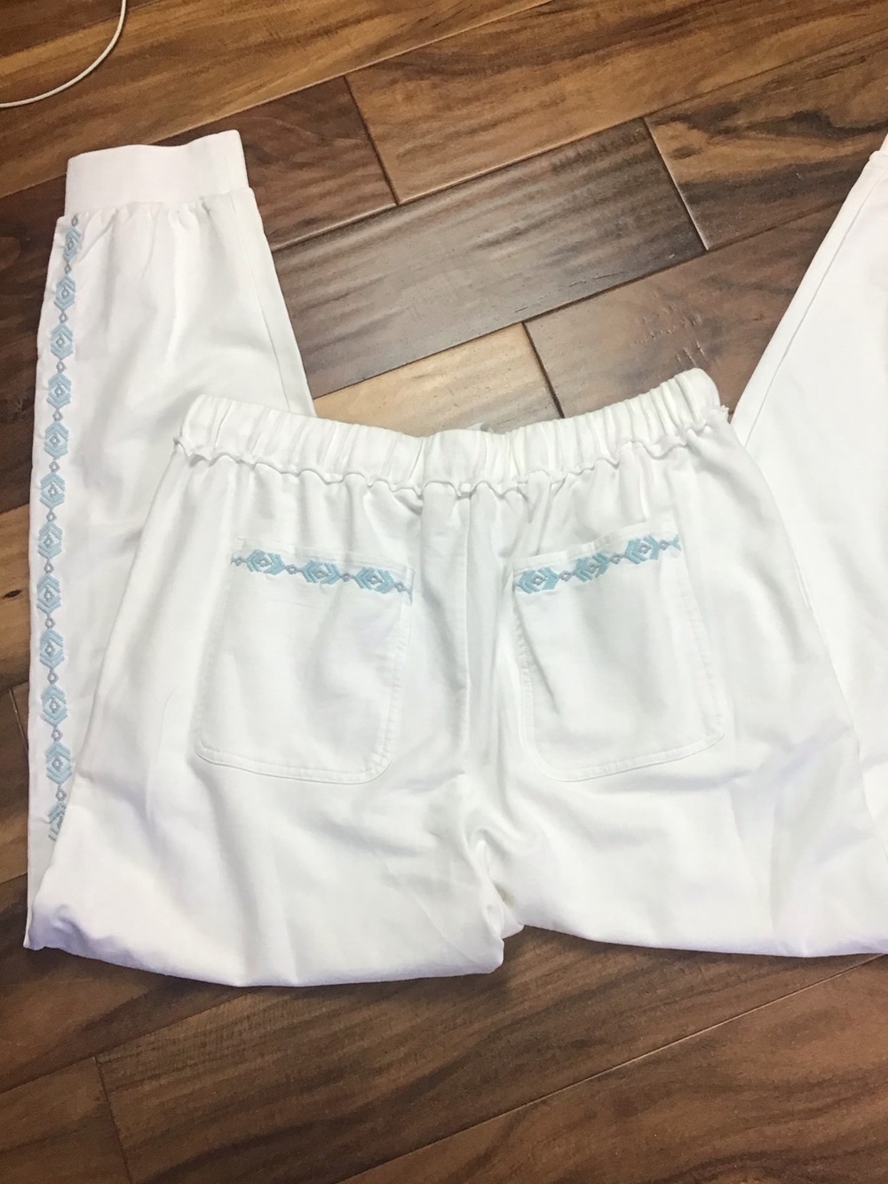 Sundance Faded Fields White Joggers Blue Floral Embroidered Size Medium - Picture 7 of 13